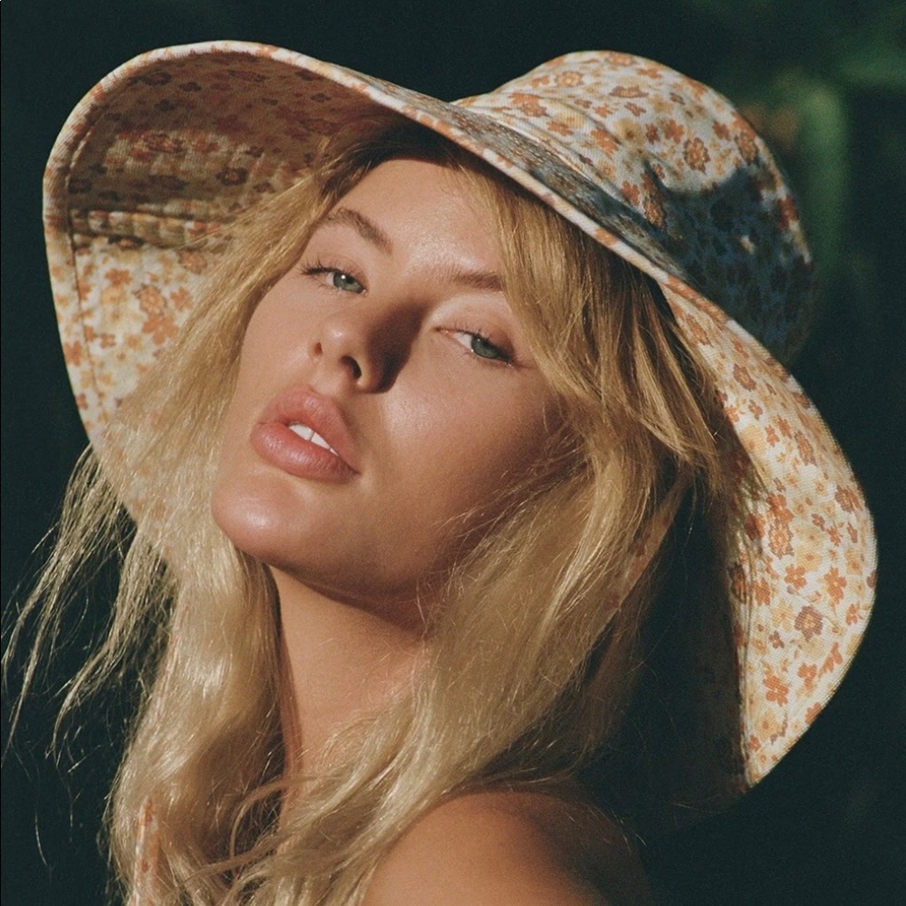 Lack of Color Holiday Bucket Hat in Peach Bloom